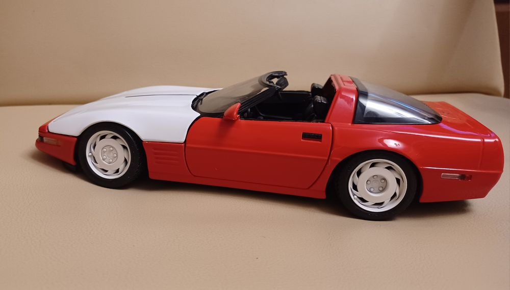 Machetă Corvette zr-1    1 18
