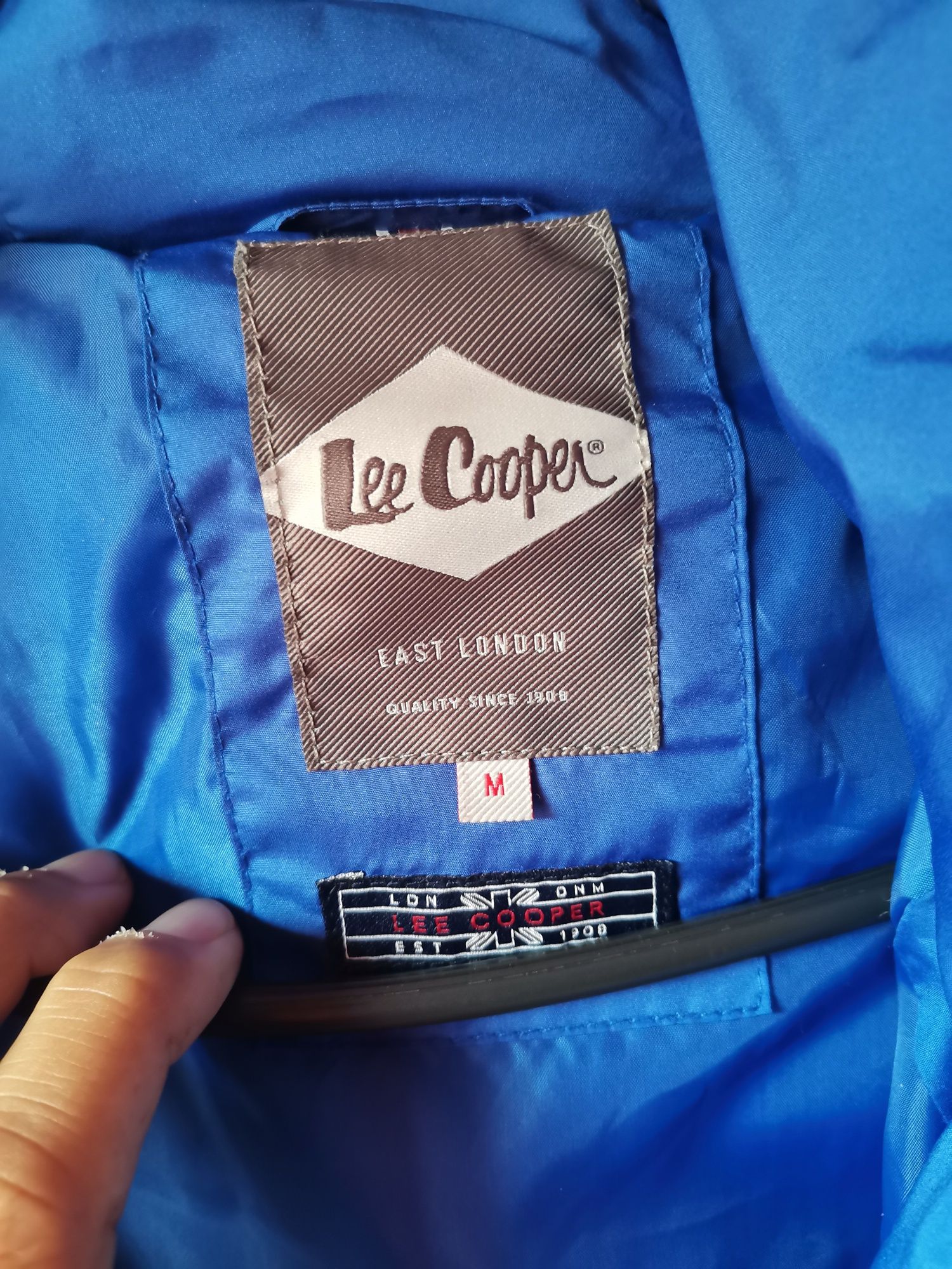 Vând geaca Lee cooper