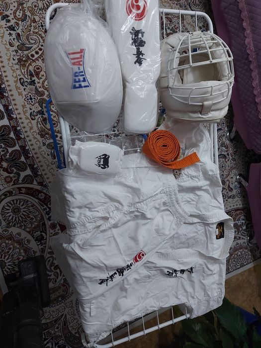 Продам кимоно+защитный комплект