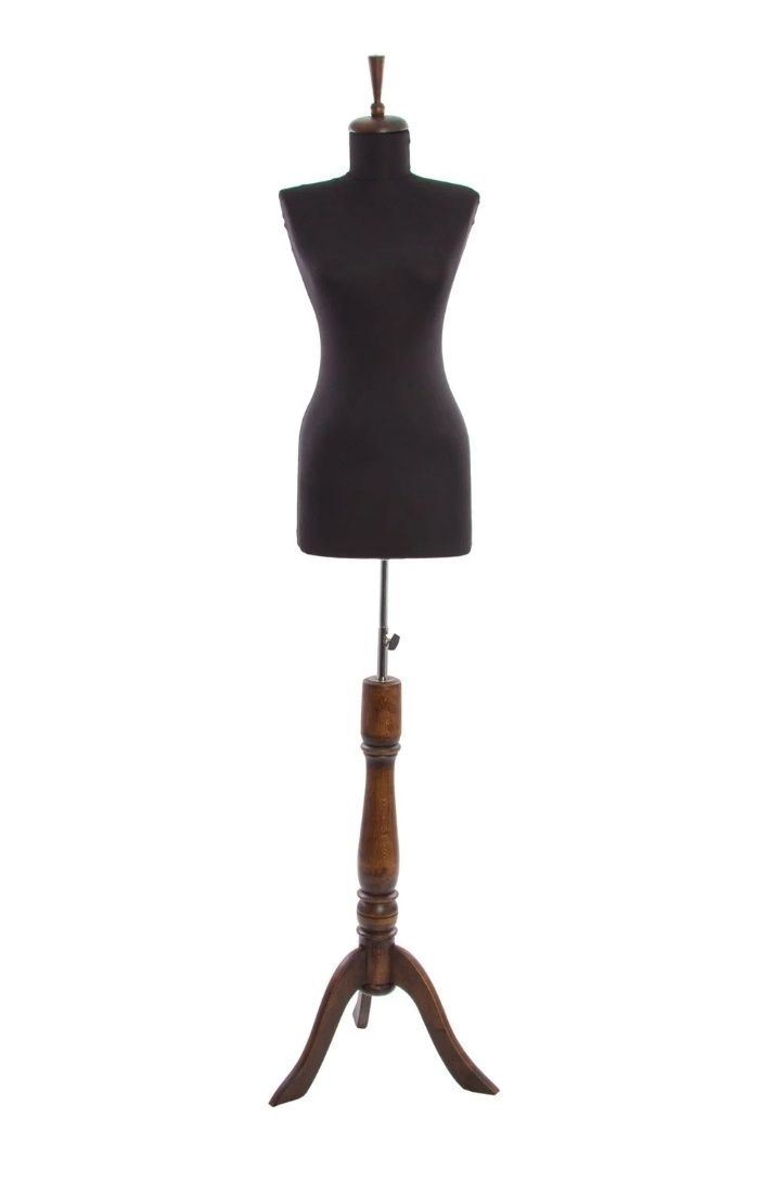 Manechin damă și bărbat, masă de machiaj de inchiriat– decor rafinat