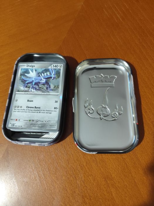 65 Pokemon TCG карти в метална кутия за игра и колекция