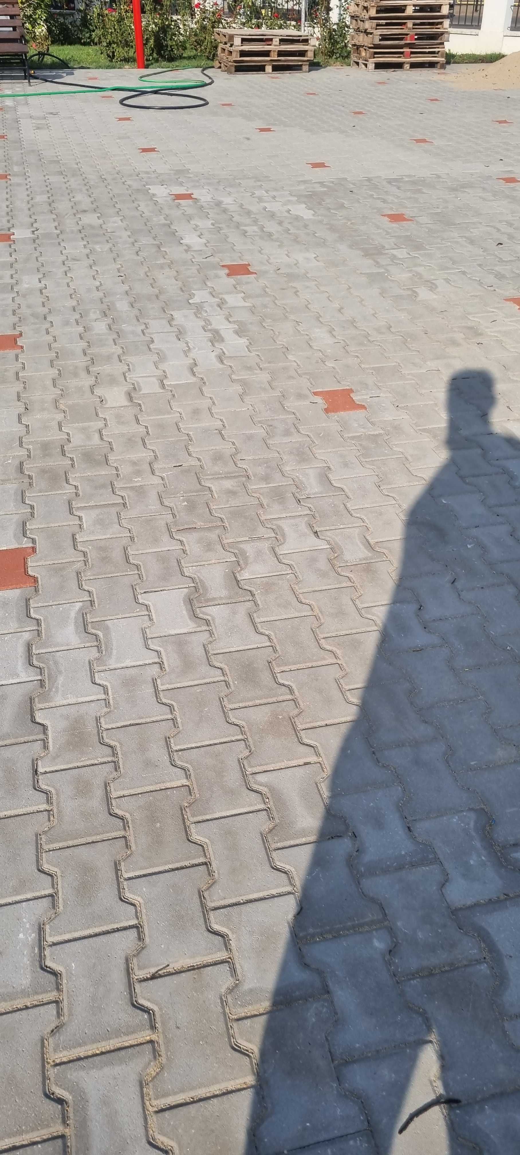 Amenajări parcări cu pavaje.