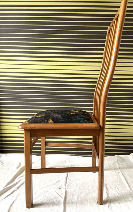 Дървени столове 6 броя.