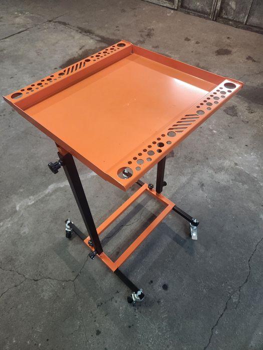 Мобилна пдр маса за инструмевти ш консумативи