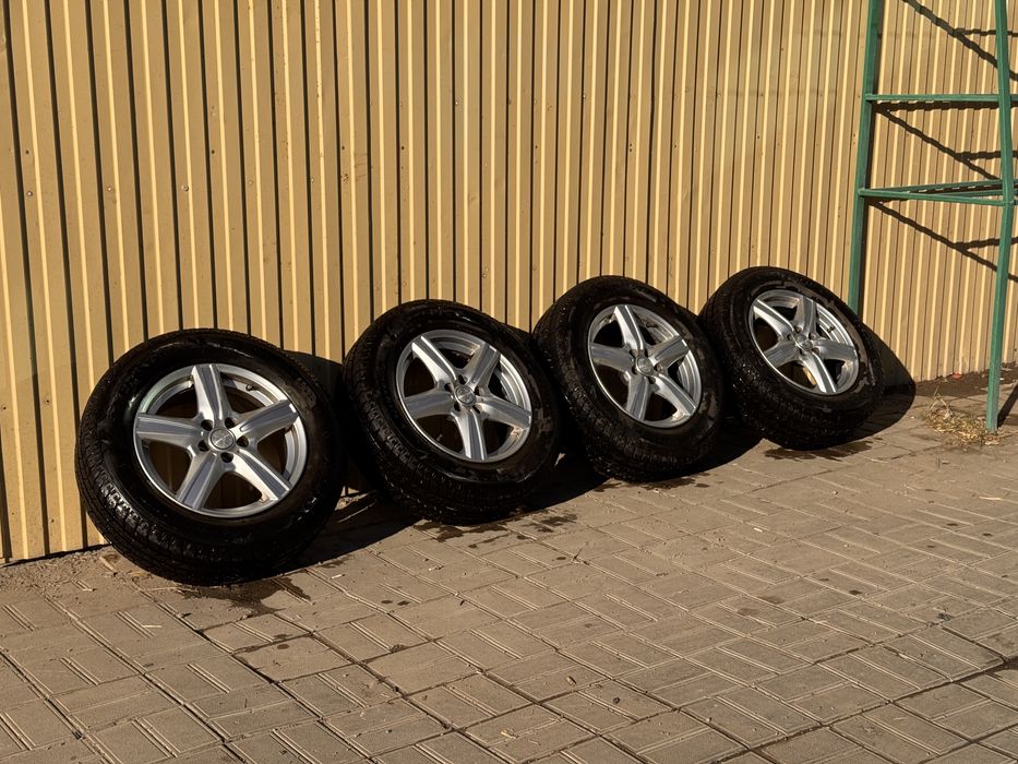 Полный комлект зимних колес 215/65/R16