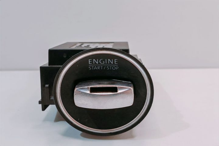 Contact  cu cheie c0905843M Volkswagen VW Passat B6