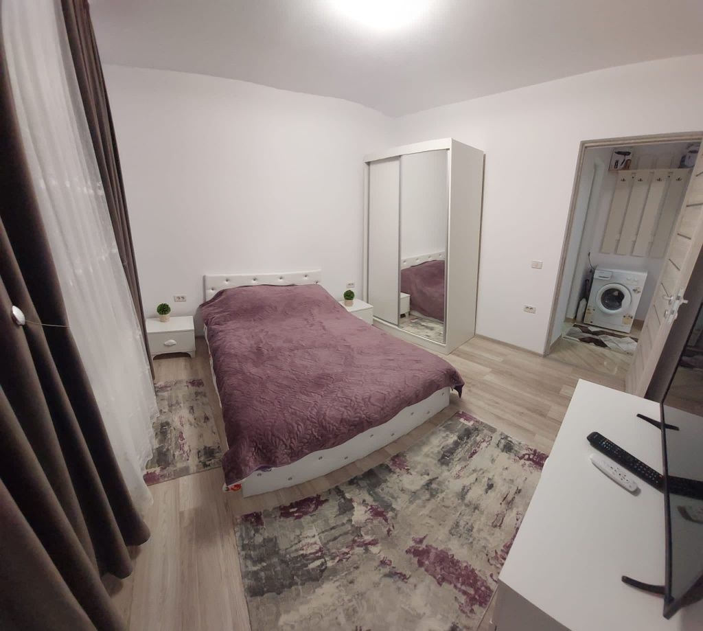 Ofer spre închiriere in regim hotelier apartament cu doua dormitoare .