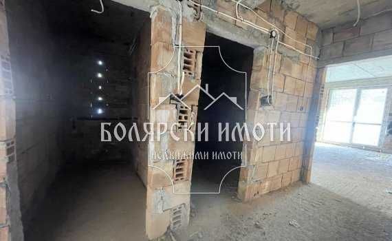 Тристаен апартамент в кв. Бузлуджа
