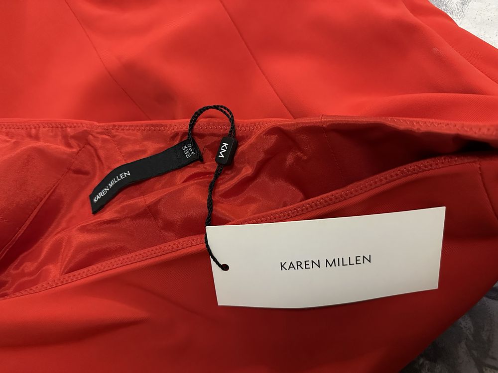 Продавам рокля Karen Millen