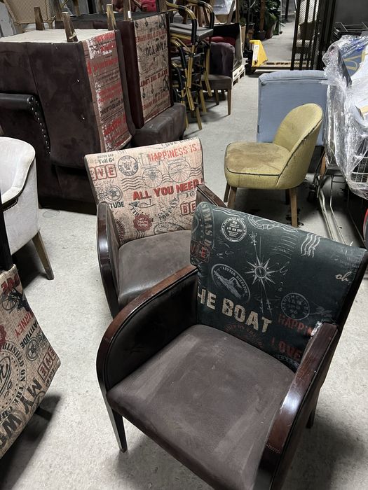 Столове – винтидж, дървени с цветна облегалка