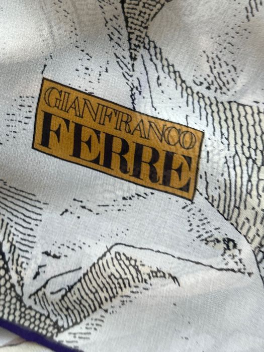 Gian Franco Ferre разкошен копринен шал