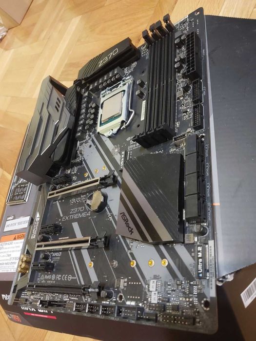 Intel Core i7 9700K + AsRock Z370 Extreme4