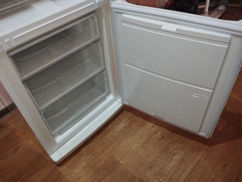 Холодильник холодильник Indesit