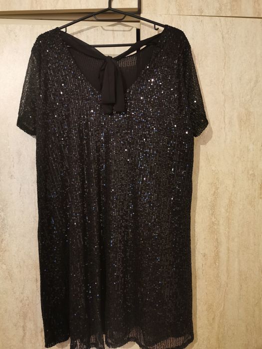 Различни празнични рокли л хл