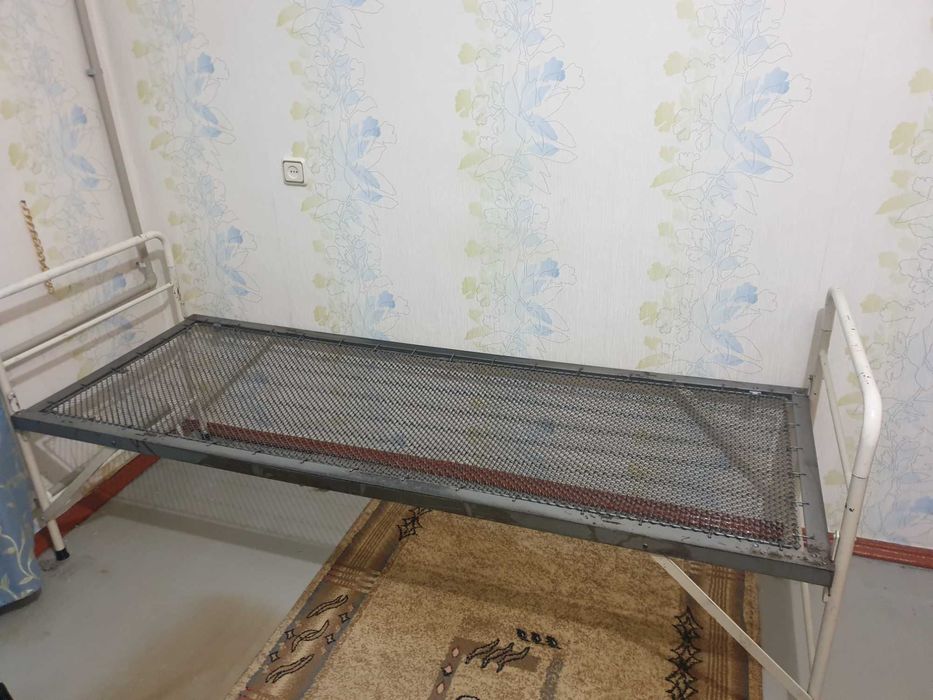 Железная кровать