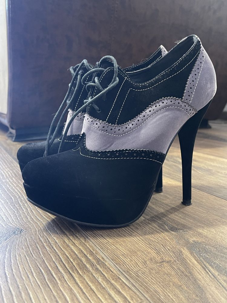 Pantofi/botine din catifea