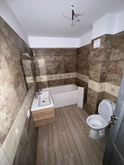 Inchiriez apartament nemobilat ,cartier fiald