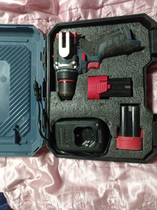 Продам шуруповёрт в отличном состоянии