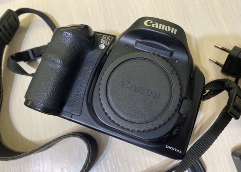 CANON DS6031 (EOS 10D)