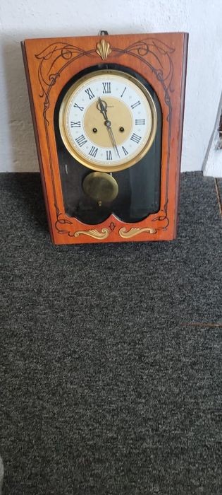Продам часы настенные.