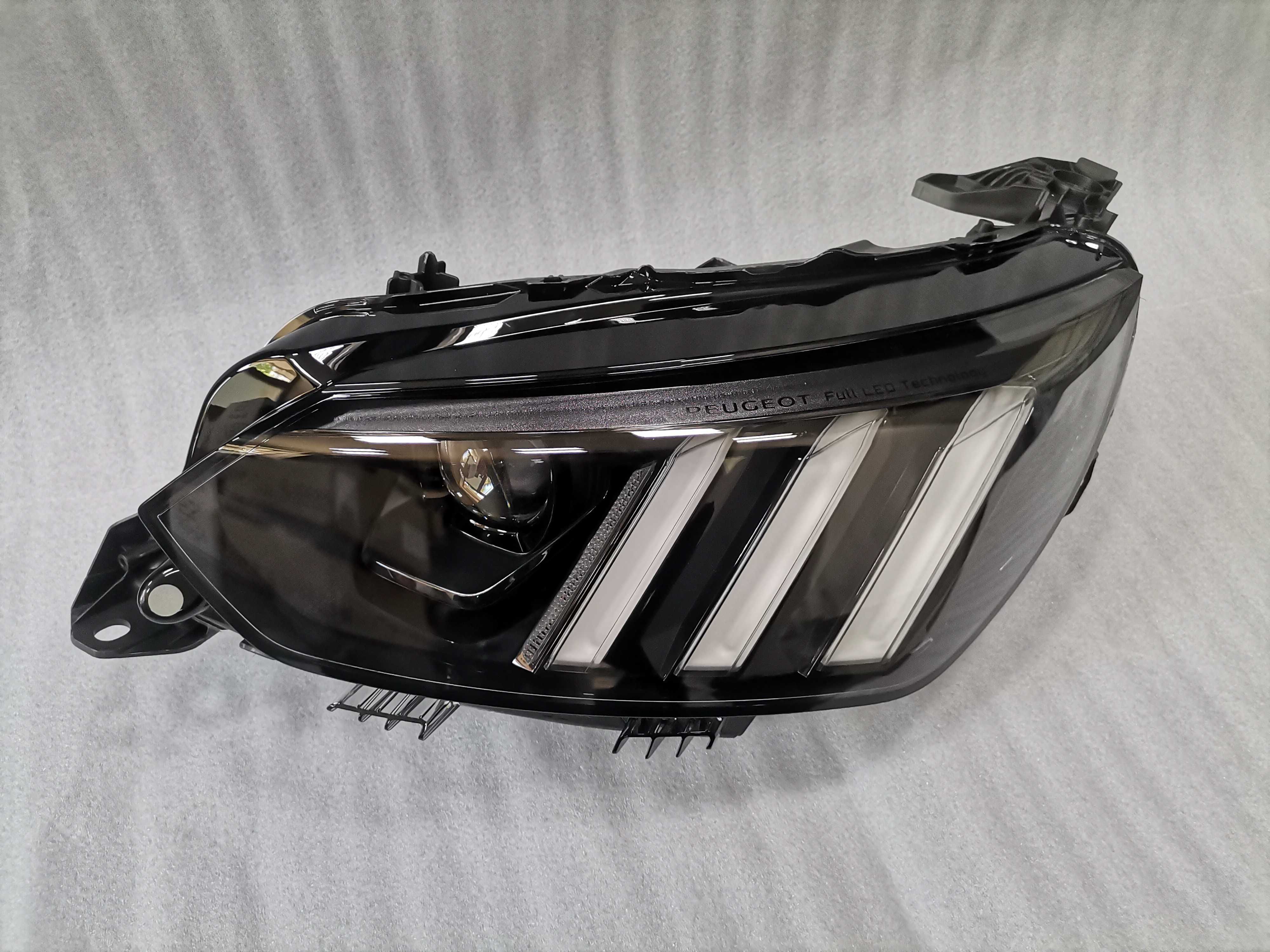 Нов Оригинал Ляв Фар Full LED Peugeot 208 2008