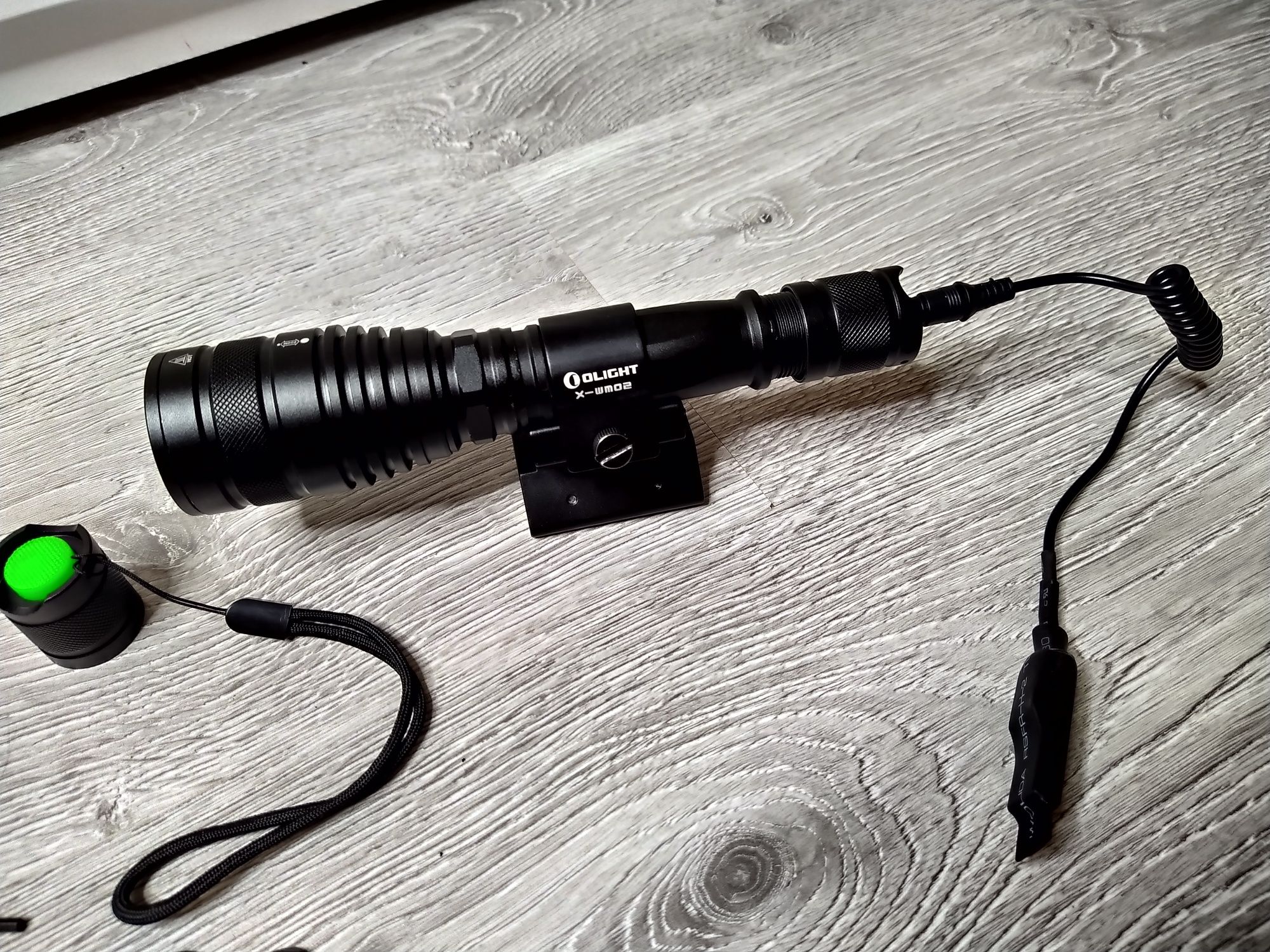 CREE P50-SW VÂNĂTOR v2 - Lanterna profesionala, 100% metal pt arma