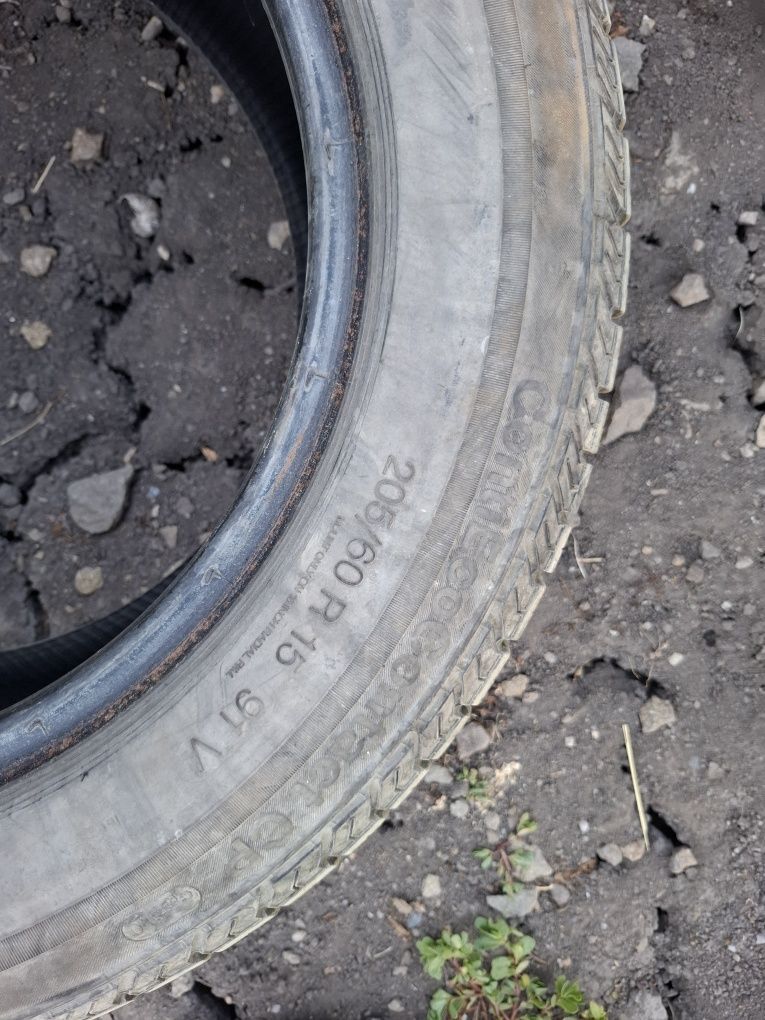 Vand 2 anvelope 205 60 15 continental de vara ca noi au fost rezerve