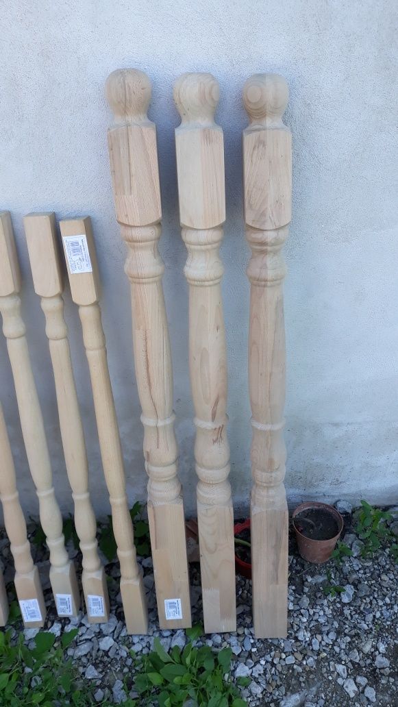 Stalpisori si balustrada (-) din lemn fag.