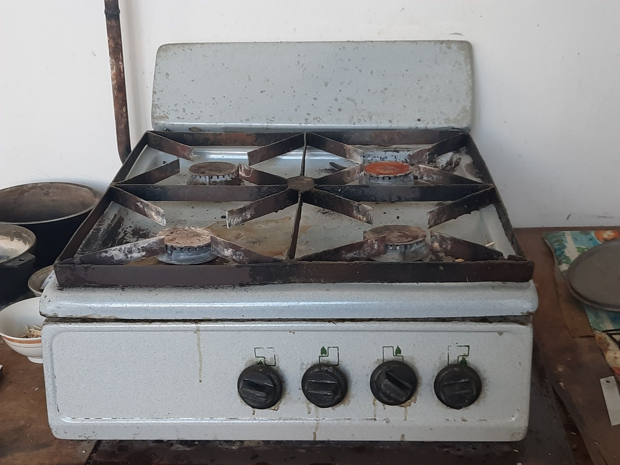 BREST  Beloruskiy Gaz plitasi  va yana 1 gaz plita Sotiladi.