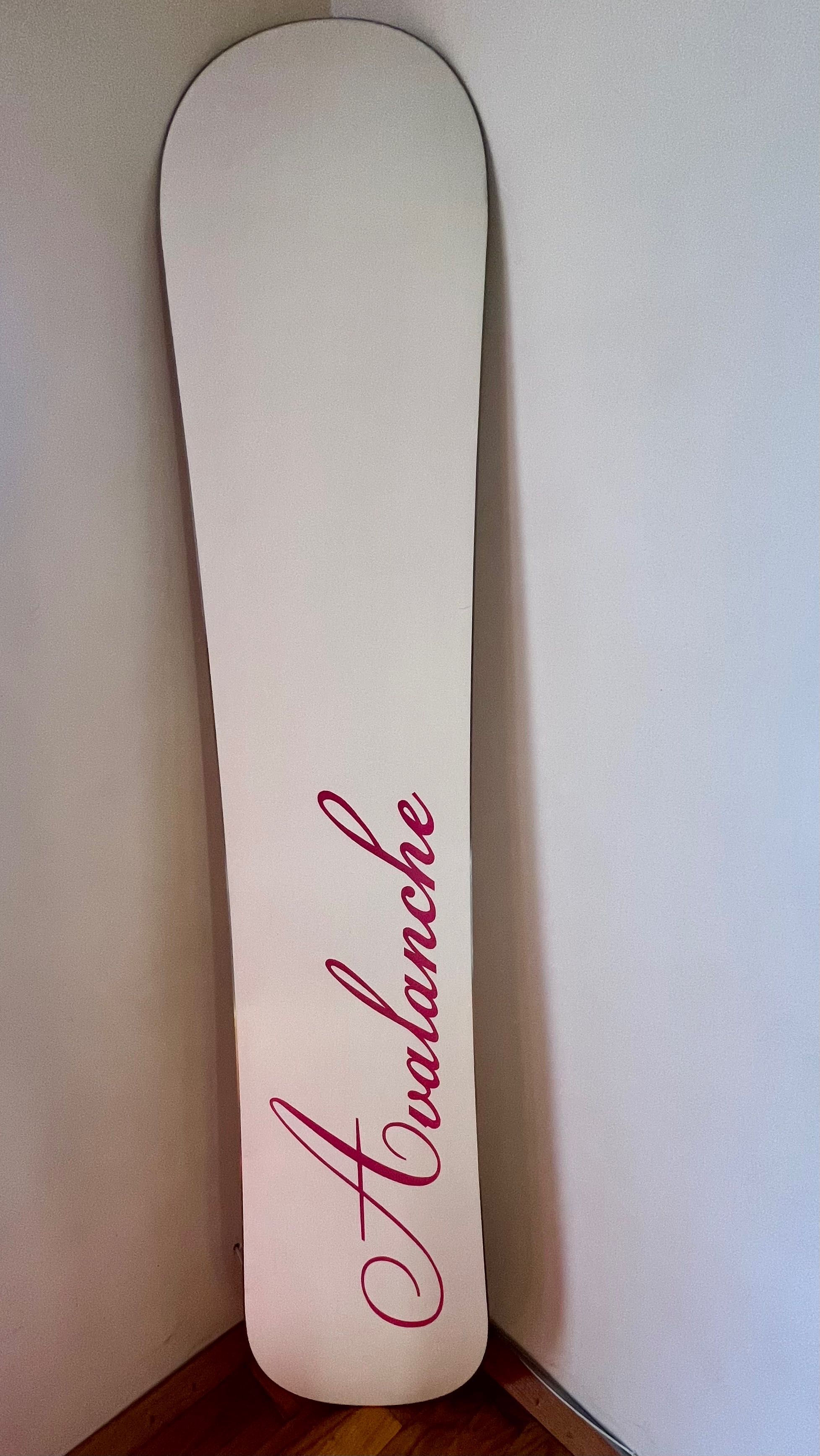 Чисто нов сноуборд Avalanche Divane 145
