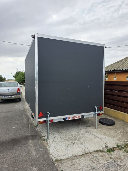 Vând rulotă fast food