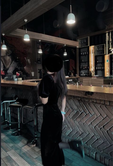 черное длинное платье