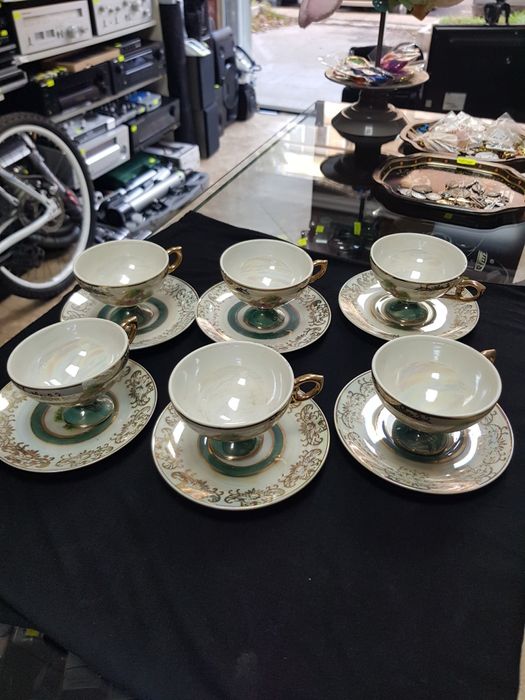 Кокетен порцеланов сервиз за кафе