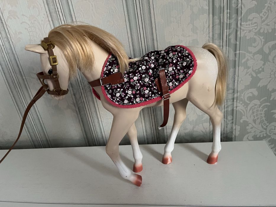 Лошадка , не мягкая, бренда Maison Battat,Монреаль