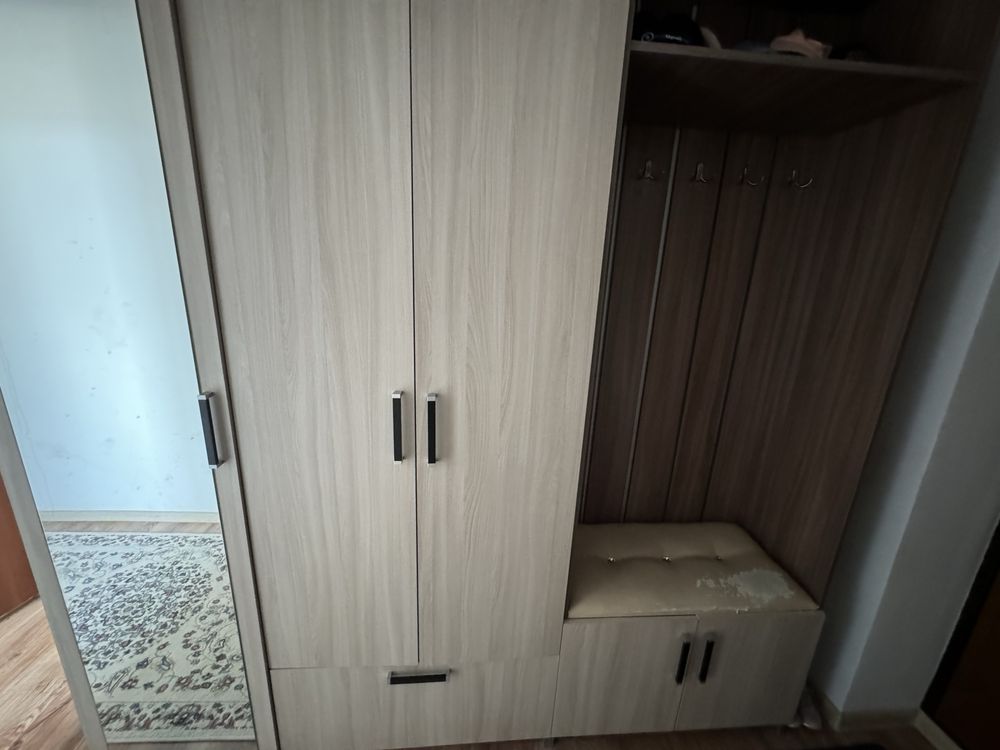 Продается шкаф для прихожей