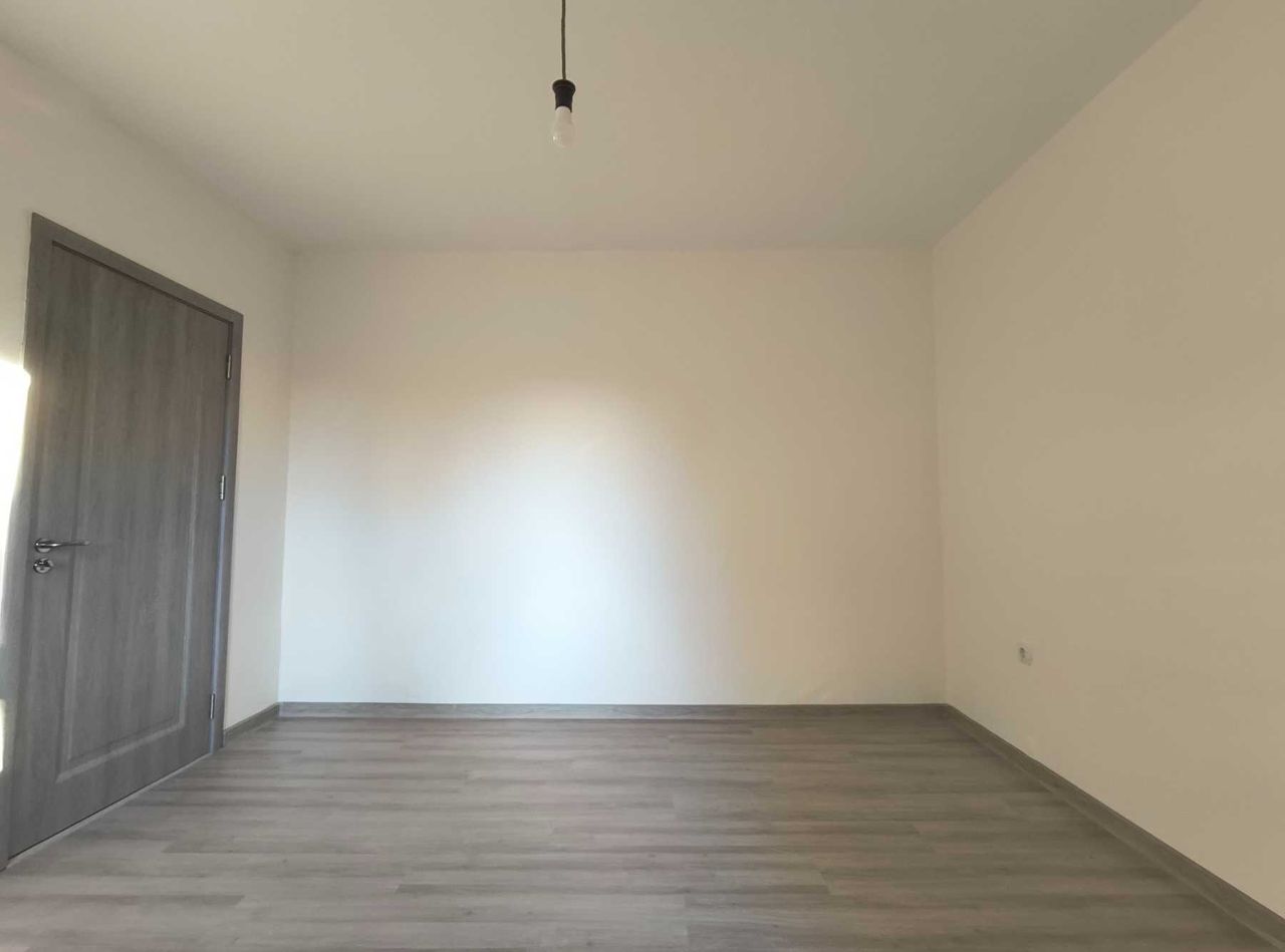 Продава се Тристаен апартамент в Русе, Здравец Изток - 77 кв.м за 1233 €/кв.м - Снимка #8