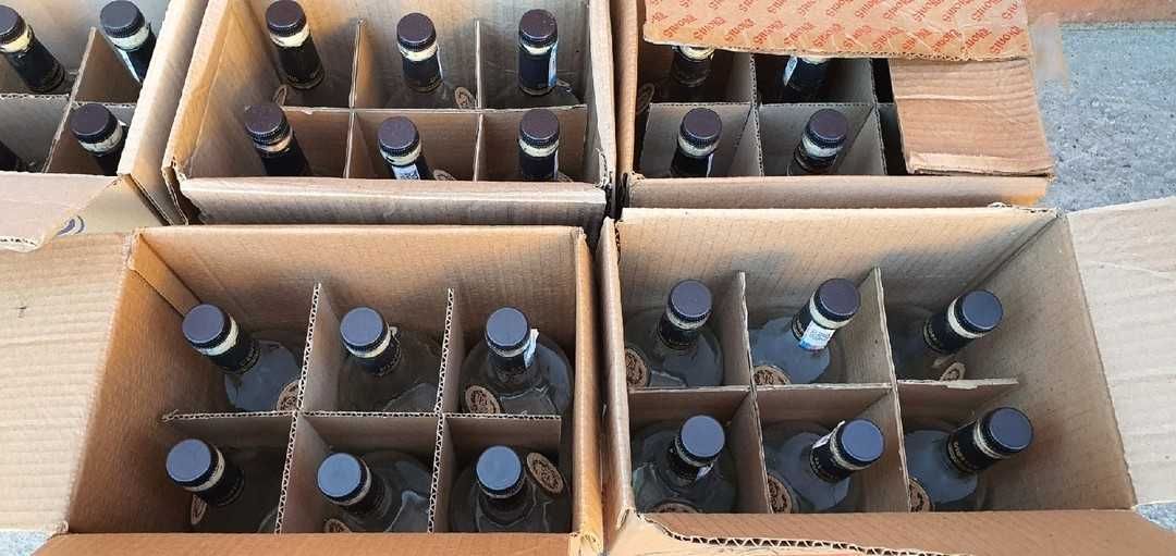 Стеклянные бутылки из под коньяка (без дозатора).