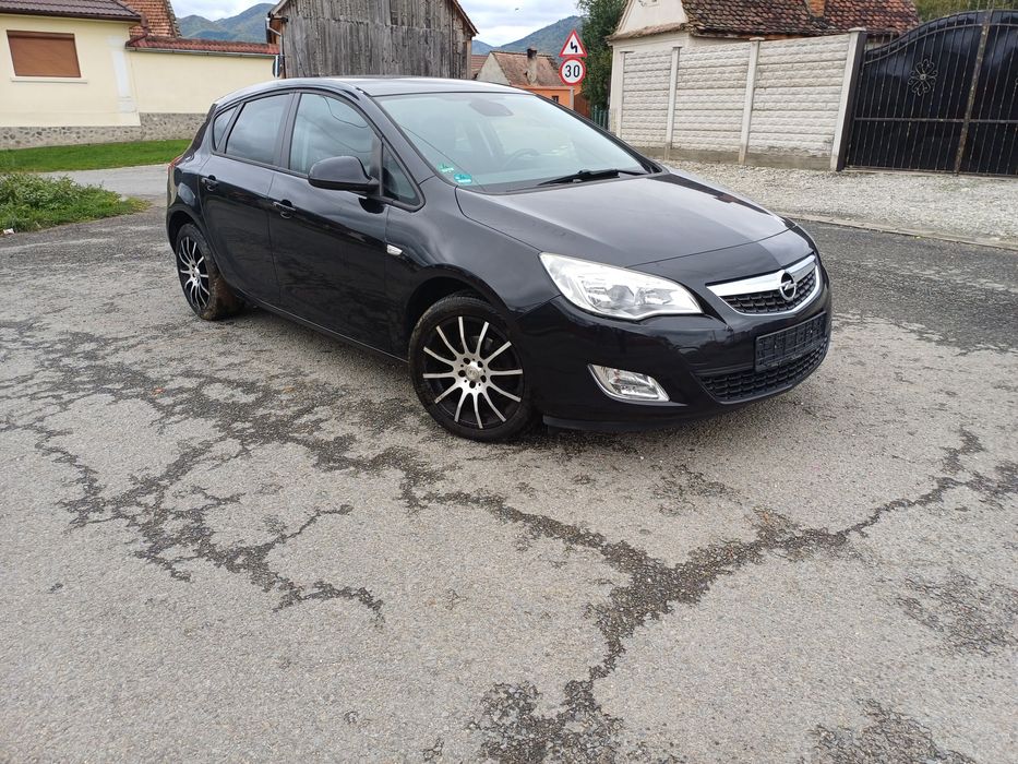 Vând Opel.astra J,Motor 1.400 cm benzina An 2011 Euro5