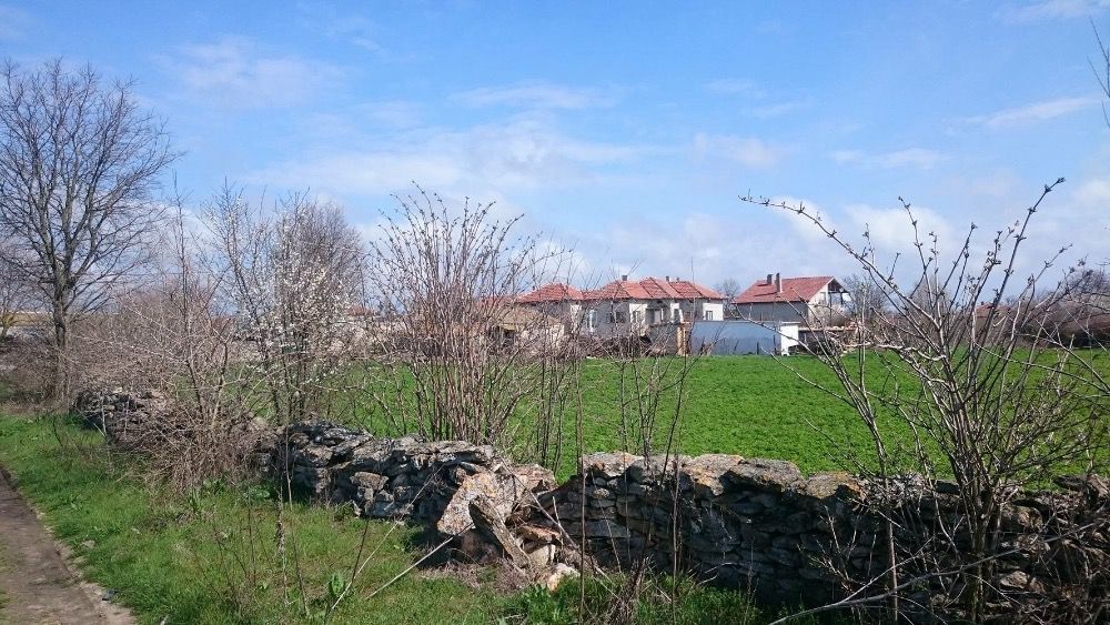 Продавам парцел с. Българево