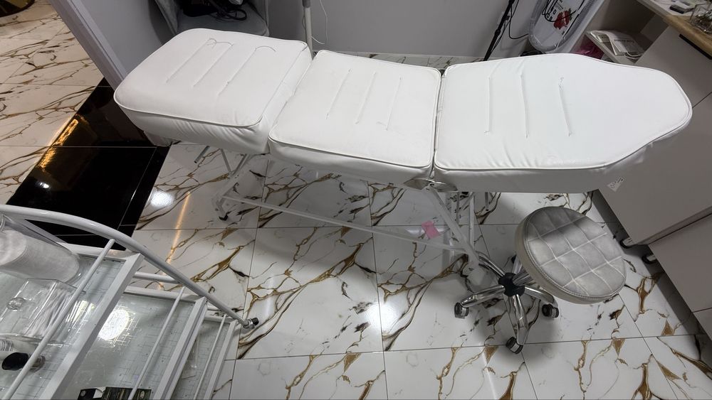 Oq kosmetologik kushetka kursisi bilan