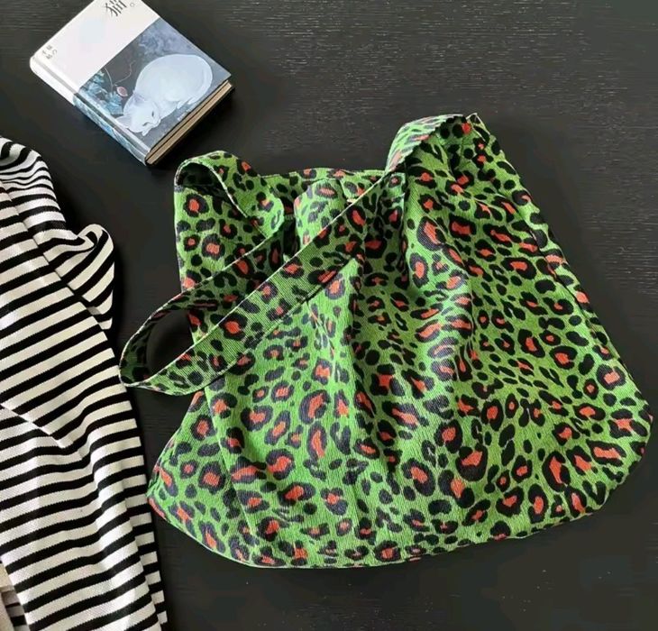 geantă de catifea cu leopard verde