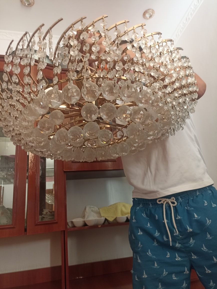 Люстра красивый.
