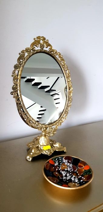 Oglindă veche din bronz