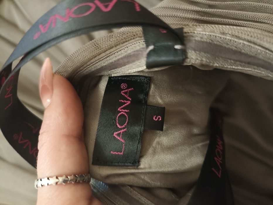 Дамска бежова рокля тюл