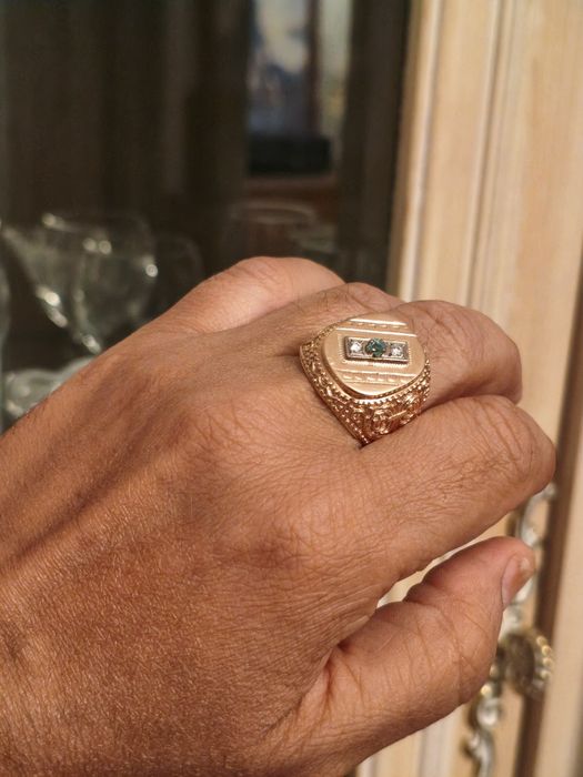 Перстень золотой. Изумруд и бриллианты. 583 проба.