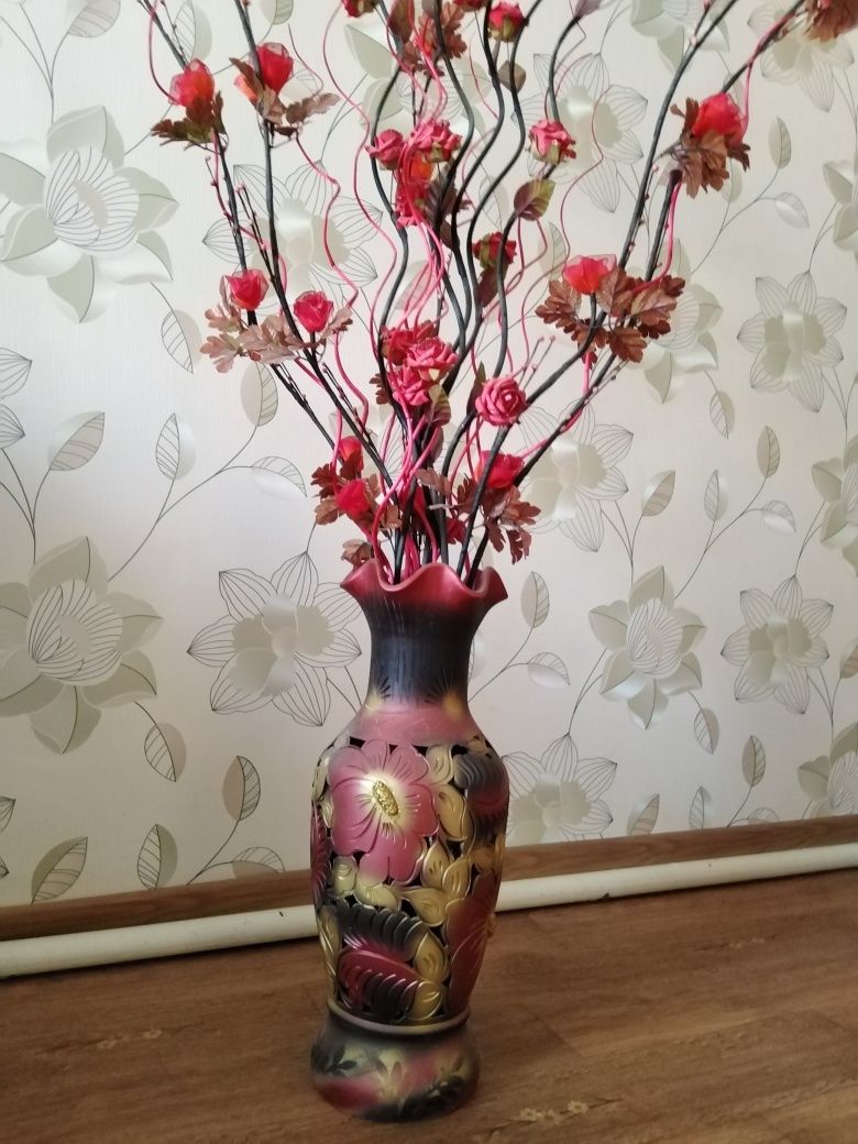 Продам вазу с цветами б/у