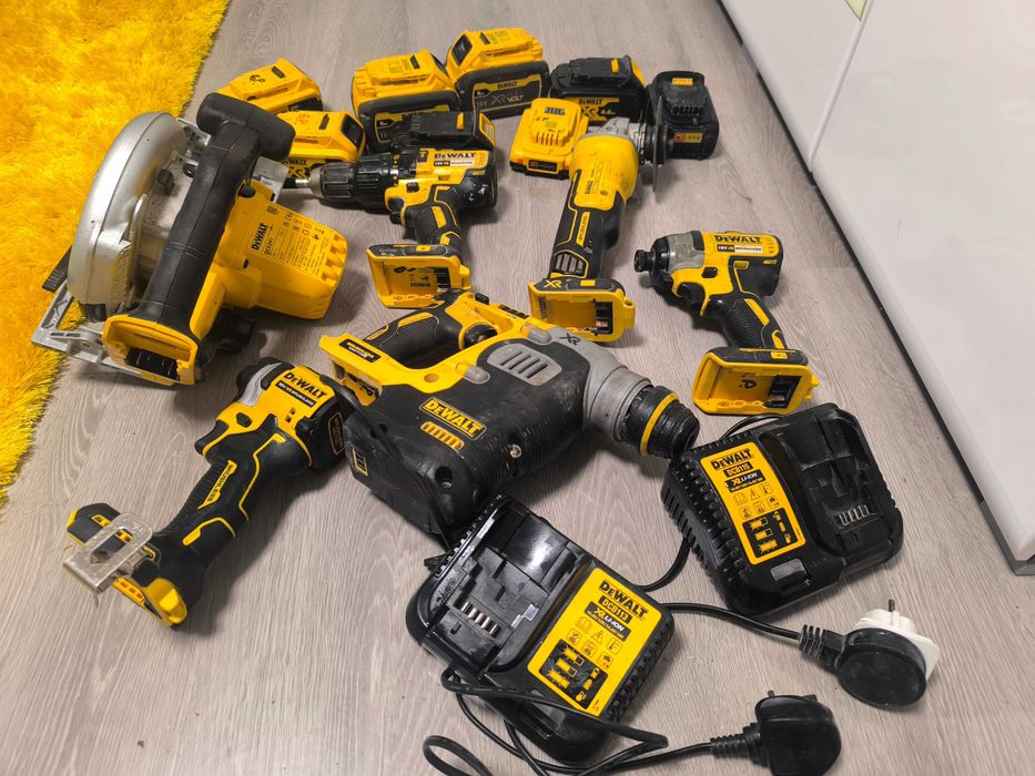 Scule DeWalt  de vânzare aproape ca noi .leam folosit doar o datã