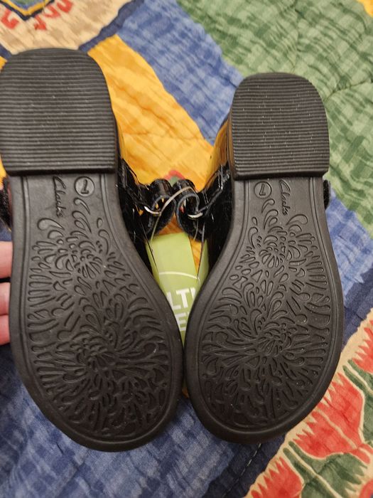 Нови обувки Кларкс