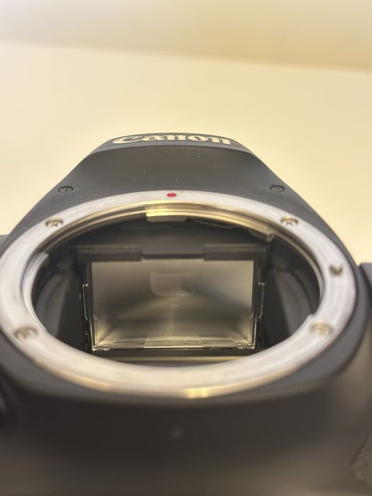 Фотоапрат Canon 6d mark ii + 24-106 + 50mm + 2-ра батерия + филтър ND