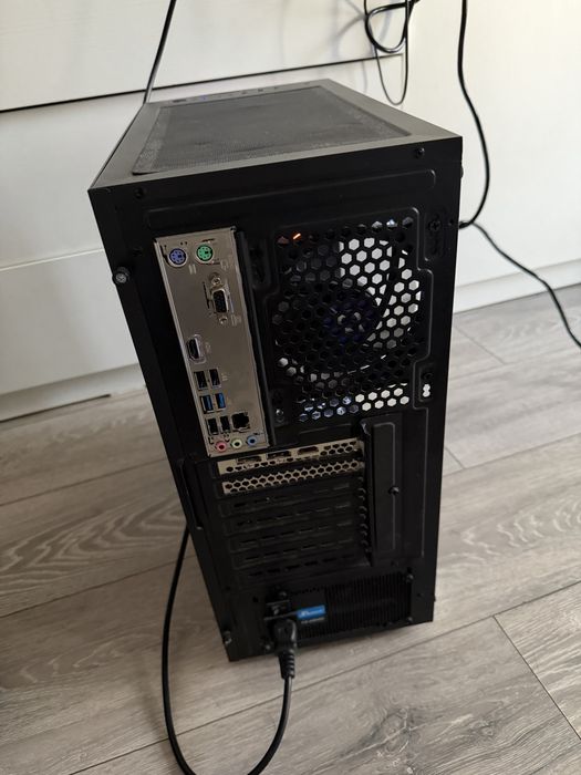 Vând PC Gaming pret usor negociabil